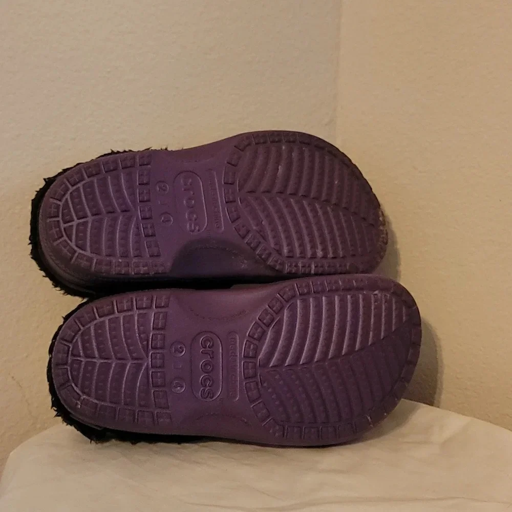 CHILDREN'S CLASSIC CROCS (sz Jr. Girls 2 Boys 4) - Picture 4 of 4